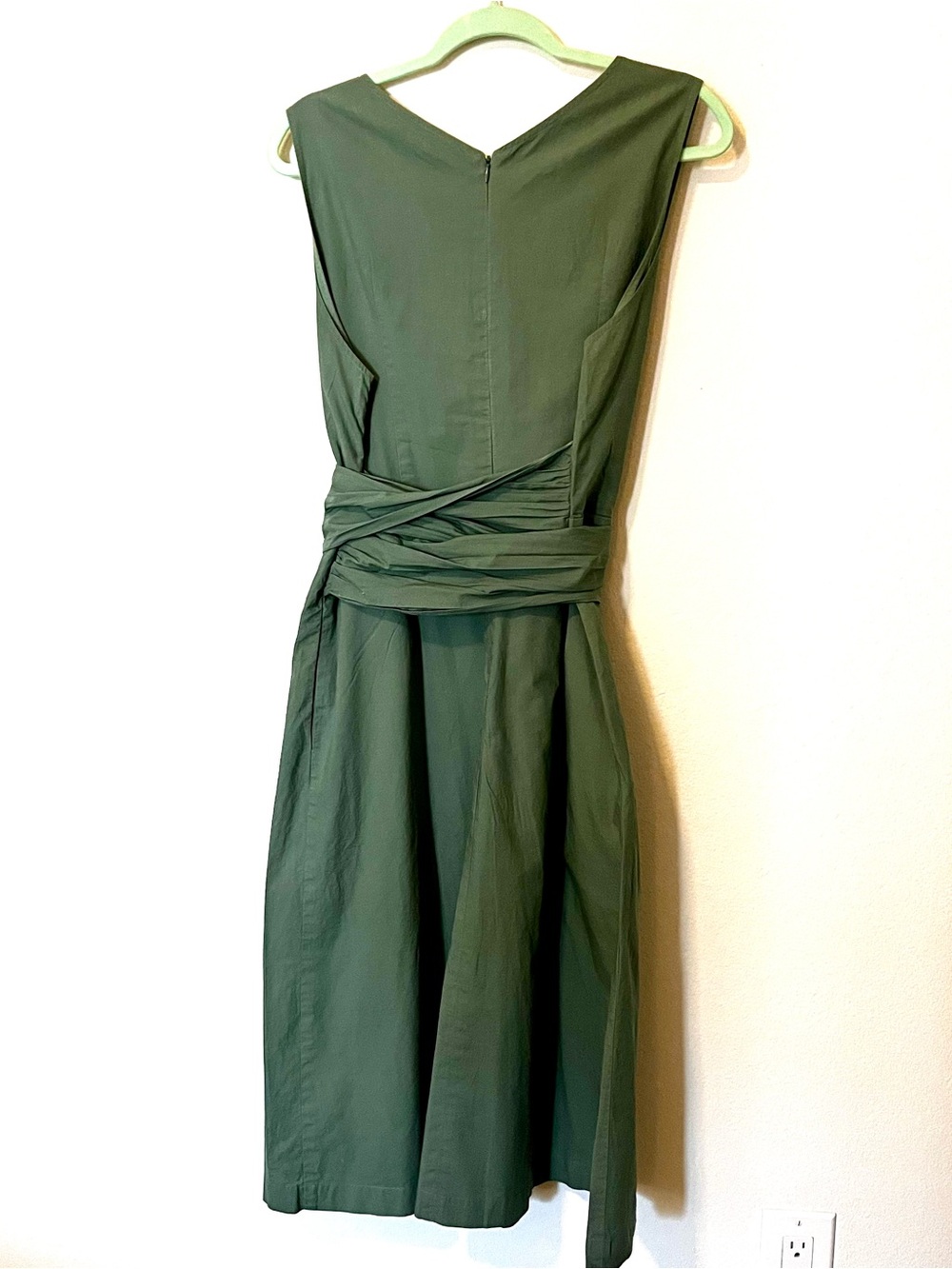 Great Plains of London Sleeveless Khaki Green Dress Pockets Attached Belt 12 - Picture 3 of 5